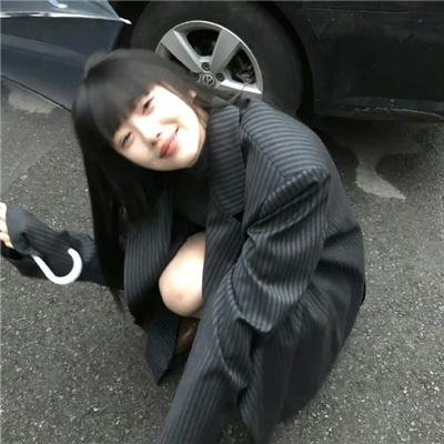 沙滩上的夏娃